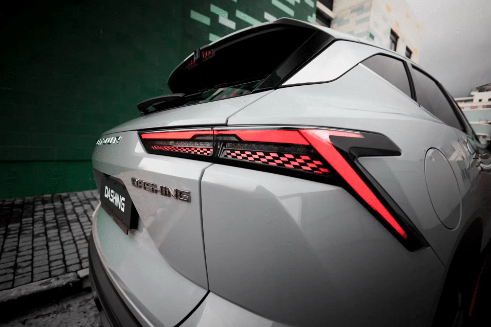 Jetour Dashing tail-light detail with red accents