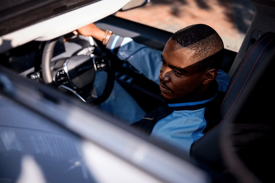 Jetour Dashing top view through panoramic sunroof